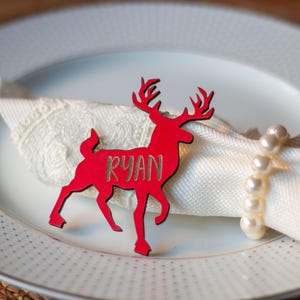 Marque-places renne en bois rouge, Porte-cartes de table de Noël, Décorations de cerf sur pied rouges, Noms de couverts pour le dîner de Thanksgiving
