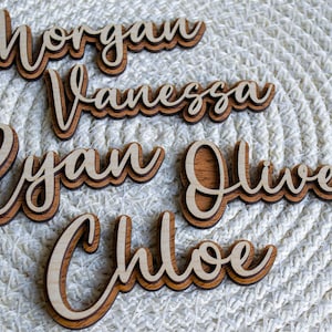 Noms de lieux de mariage | Décoration de table de fiançailles | Couvert prénom en bois | Cadeau de mariage | Décoration de mariage rustique | marque-place nommé | Étiquette de nom