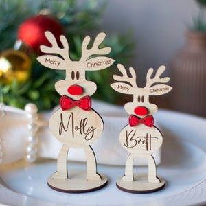 Segnaposto con renna in piedi, ornamenti natalizi con renne, decorazione per la tavola di Natale, nomi di posti personalizzati, Natale da tavolo