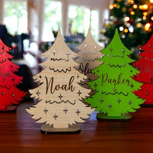 Personalisierte Ortsnameneinstellungen Weihnachtsbaum | Freistehende hölzerne 3D-Bäume Ornamente | Weihnachtsanhänger Tischdekoration | Tischkarten Individuell