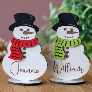 Hölzerne Schneemann Tischkarten für Weihnachtstisch | Freistehende Hochzeit Tischkarten | Personalisierte Winter Gedecke | Schneemann Ornamente