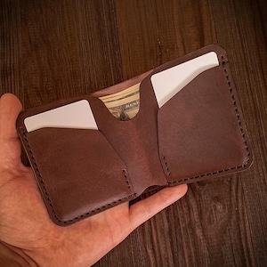 Minimalist bifold wallet for men - Handmade classic mens folded pouch - Full grain leather handmade simple front pocket card and cash holder