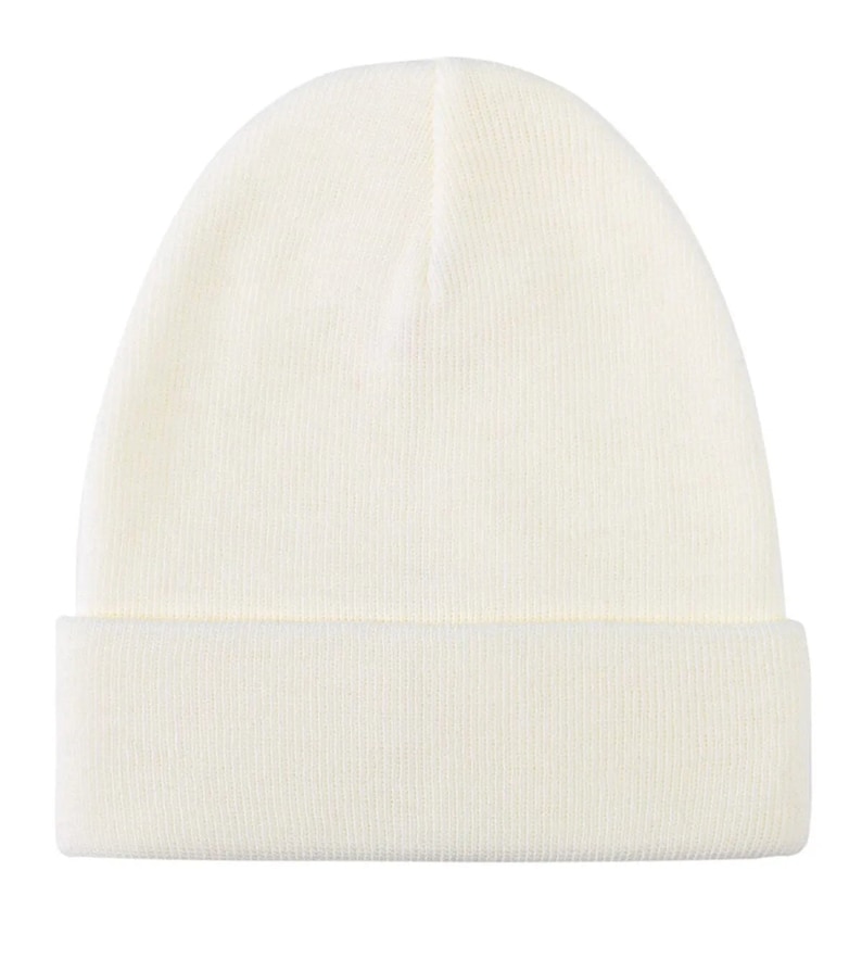 Puede incluir: Un gorro de color crema. El gorro est&aacute; hecho de un material de punto con un borde doblado. El gorro es de color liso y es adecuado para el clima fr&iacute;o. El gorro es un dise&ntilde;o simple y cl&aacute;sico.