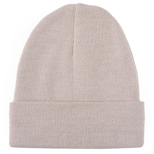Puede incluir: Un gorro de color beige claro. El gorro est&aacute; hecho de un material de punto y tiene un borde doblado. El gorro es de color liso y es adecuado para el clima fr&iacute;o. Este accesorio es vers&aacute;til.