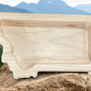 Bandeja/cuenco de madera con forma de Montana. 16 oz.