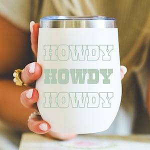 Howdy Howdy Howdy, schattige geïsoleerde wijnbeker, Coastal Cowgirl 12 oz wijnbeker met deksel, saliegroen meisje cadeau, studentbenodigdheden