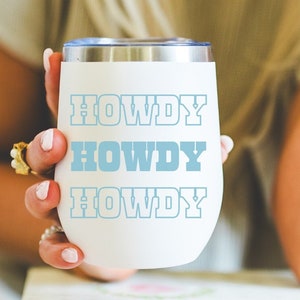 Howdy Howdy Howdy, schattige geïsoleerde wijnbeker, Coastal Cowgirl 12 oz wijnbeker met deksel, Surf Blue Girl cadeau, studentbenodigdheden