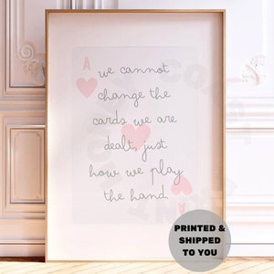 We kunnen de kaarten niet wijzigen We zijn behandeld precies hoe we spelen De hand Speelkaartprint in roze balletpantoffel, cowgirl-kunst afgedrukt verzonden