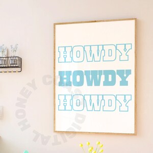 Coastal Cowgirl Digital Prints, Modny nadruk Howdy w kolorze Surf Blue, Typografia Duże plakaty do druku, Sztuka ścienna w stylu western, Słodka dziewczęca sztuka ścienna