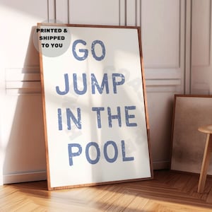 Go Jump In The Pool Typography Print w kolorze nadmorskim, modna sztuka ścienna przy basenie wydrukowana z dostawą, plakat na lato w domu na plaży, college