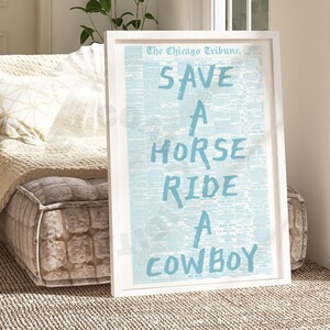 Zapisz jazdę konną kowboja retro gazety wydruk cyfrowy, modny plakat typograficzny Coastal Cowgirl do wydrukowania, wiadomości z Nowego Jorku, wystrój babci