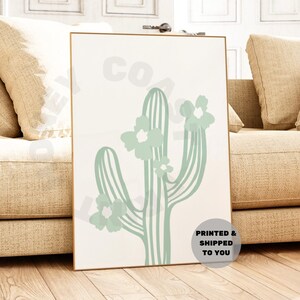 Cactus- en bloemenprint in saliegroen, trendy kust cowgirl muurkunst, western boho gedrukte verzonden poster, wilde westen muurkunst, college