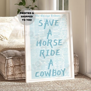 Sparen Sie eine Pferdefahrt A Cowboy Coastal Trendy Retro Zeitungen Print, New York News, Coastal Cowgirl Poster, adrette Bar Cart Decor, College