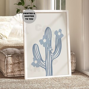 Cactus en bloemenprint in kustblauw, trendy kustcowgirl kunst aan de muur, western gedrukte verzonden poster, wilde westen muurkunst, college