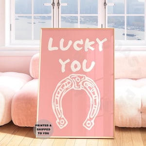 Lucky You ホースシュー ウエスタン カウボーイ タイポグラフィ プリント、トレンディなパステル ピンク コースタル カウガール ウォール アート、マニフェステーション ウォール デコ プリント 発送
