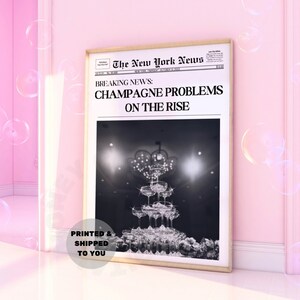トレンディなレトロな新聞ポスター、シャンパン問題の新聞プリント、スウィフティニューヨークニュース、レトロなバーカートの壁アート、モノトーンの寮の部屋の装飾