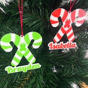 Personalisierte 3D Zuckerstange Ornamente - Zuckerstange Geschenkanhänger - Candy cane Strumpfanhänger - Weihnachtsverzierung mit Familiennamen - Andenken - 2024