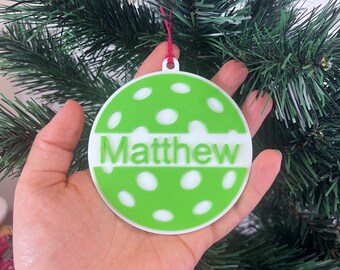 Adorno navideño de Pickleball personalizado - Pelota de Pickleball con nombre - Idea de regalo para jugadores de Pickleball - Adorno para árbol de Navidad personalizado