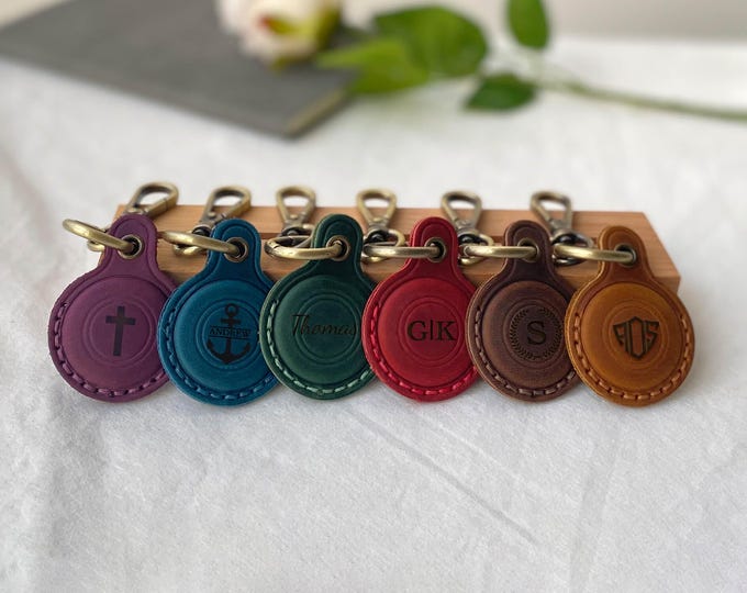 Personalized Leather AirTag Keychain: Custom Dog & Cat Tracker
