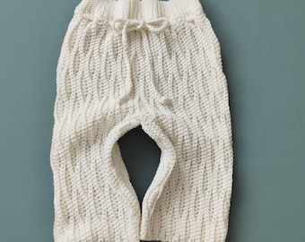 Baby trousers crochet pattern, knit-look pants for girls. 5 sizes: from 0 to 3 years