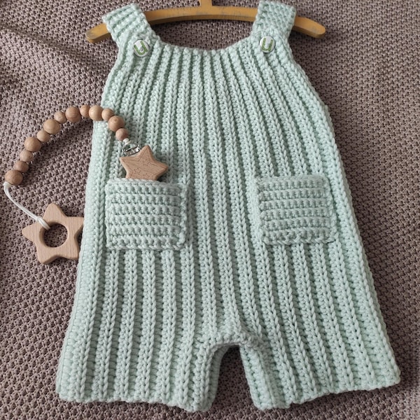 Crochet pattern baby boy romper, 4 sizes from newborn up 12-18 months. PDF English only
