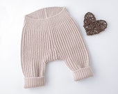 Crochet baby pants pattern, one size only. ONLY IN ENGLISH