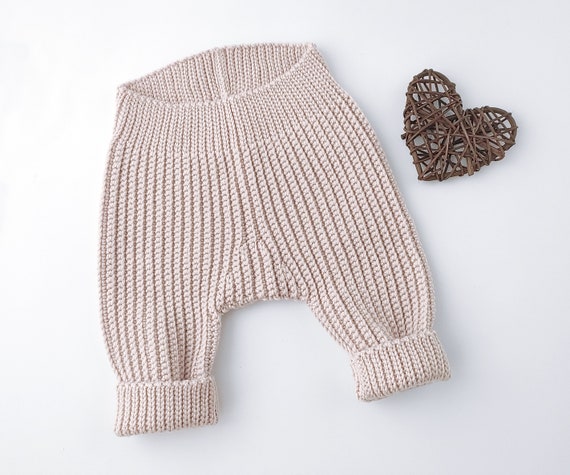 Crochet baby pants pattern, one size only. ONLY IN ENGLISH