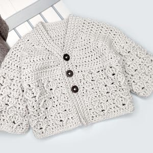 Häkelanleitung Baby Strickjacke für Baby Jungen. Größen von 0-3 Monaten bis 5-6J. Nur Englisch