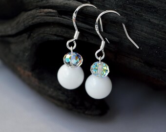 Pendientes colgantes de ágata blanca, pendientes de cristal Aurora Boreal, joyería minimalista para novias.