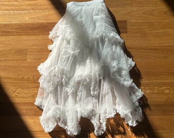 Falda de tul de hadas blanca • Falda midi de tul con volantes • Falda renacentista en capas • Falda de dama de honor • Falda de pastel • Regalo de moda para mujer para ella