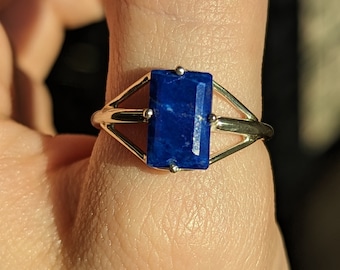 Sterling Silver & Lapis Lazuli ring - size 8