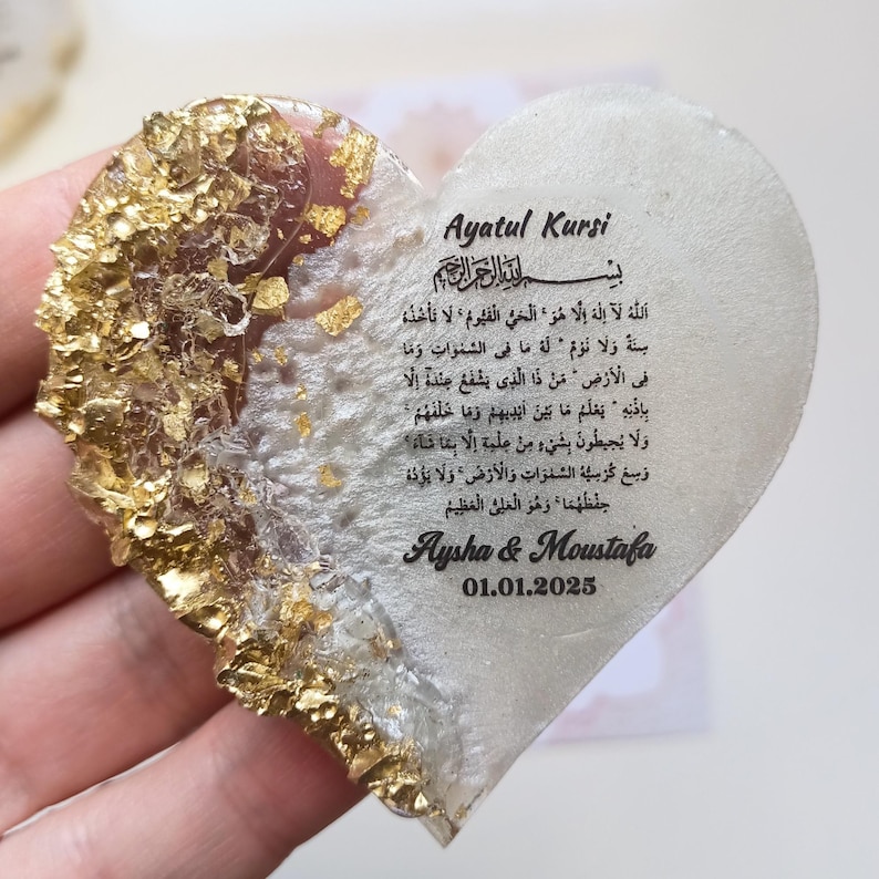 Ayatul Kursi Islamic wedding magnet favor, custom Muslim wedding and nikah gift. Elegant Islamic calligraphy design featuring Ayatul Kursi verse, personalized with names and date. Ideal as Muslim wedding favors, aqiqah favors, baby shower or Islamic event gifts. Meaningful keepsake magnet for guests, Islamic home decor reminder, handmade Islamic gift inspired by Quranic verse.