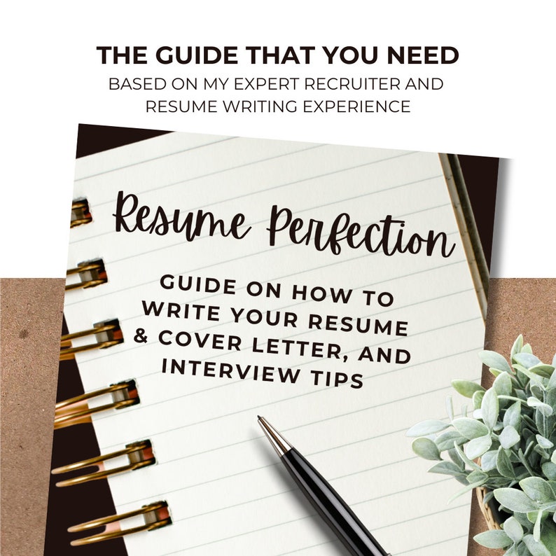 K&ouml;nnte beinhalten: Ein wei&szlig;es Notizbuch mit schwarzen Linien und goldenen Ringen. Das Notizbuch tr&auml;gt den Text "Resume Perfection" in schwarzer Kursivschrift. Der Text "GUIDE ON HOW TO WRITE YOUR RESUME & COVER LETTER, AND INTERVIEW TIPS" steht in Schwarz unter dem Titel.