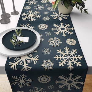 Snowflake Table Runner, Charming Winter Decor, Delicate Snowflake Design Runner, Perfect for Holiday Tables, Cozy New Year Party Decoration