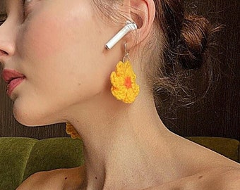 crochet flower earrings, crochet chamomile, multicolor handmade jewelry, flowers