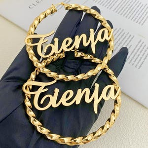 Benutzerdefinierte Ohrring, Namen Ohrringe Gold, personalisierte Name Ohrring, Name Twist Hoop, große große Hoop Ohrring, Namensohrringe, Geschenk für sie
