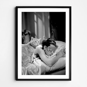 オードリー・ヘプバーンの眠る壁アート、白黒プリント、ヴィンテージ写真、クラシックハリウッドアート、女性と猫の壁飾り、レトロな寮の部屋のアート