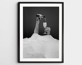 Art mural femme buvant du vin dans une baignoire, impression noir et blanc, affiche féministe, art mural alcool, impression de chariot de bar vintage, décoration murale rétro