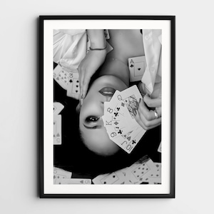 Art mural femme jouant aux cartes, impression noir et blanc, impression cartes à jouer, photo vintage, affiche féministe, impression chariot de bar, décoration murale rétro