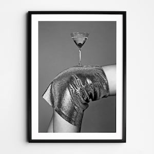 お尻にマティーニを乗せたプリント、ワインを飲む女性のプリント、白黒ポスター、ヴィンテージウォールアート、寮の部屋の装飾、面白い女の子の寝室のウォールアート