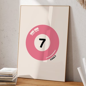Vintage biljartbalprint, Lucky 7 Ball-print, roze biljartbalposter, retro handgetekende print, trendy digitale muurkunst, afdrukbare poster