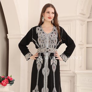 Soma Dubai Moroccan Beach Kaftan Royal Islamic Modern Elegant Abaya Caftan Arabic Party Wear Farasha Maxi Floor Length Takshita Wear Dresses
