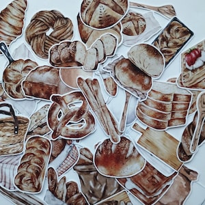 Può includere: Una collezione di adesivi fustellati assortiti con illustrazioni ad acquerello di vari prodotti da forno, tra cui pagnotte, croissant, pretzel, waffle con fragole, pane a fette, taglieri in legno e un cesto intrecciato.