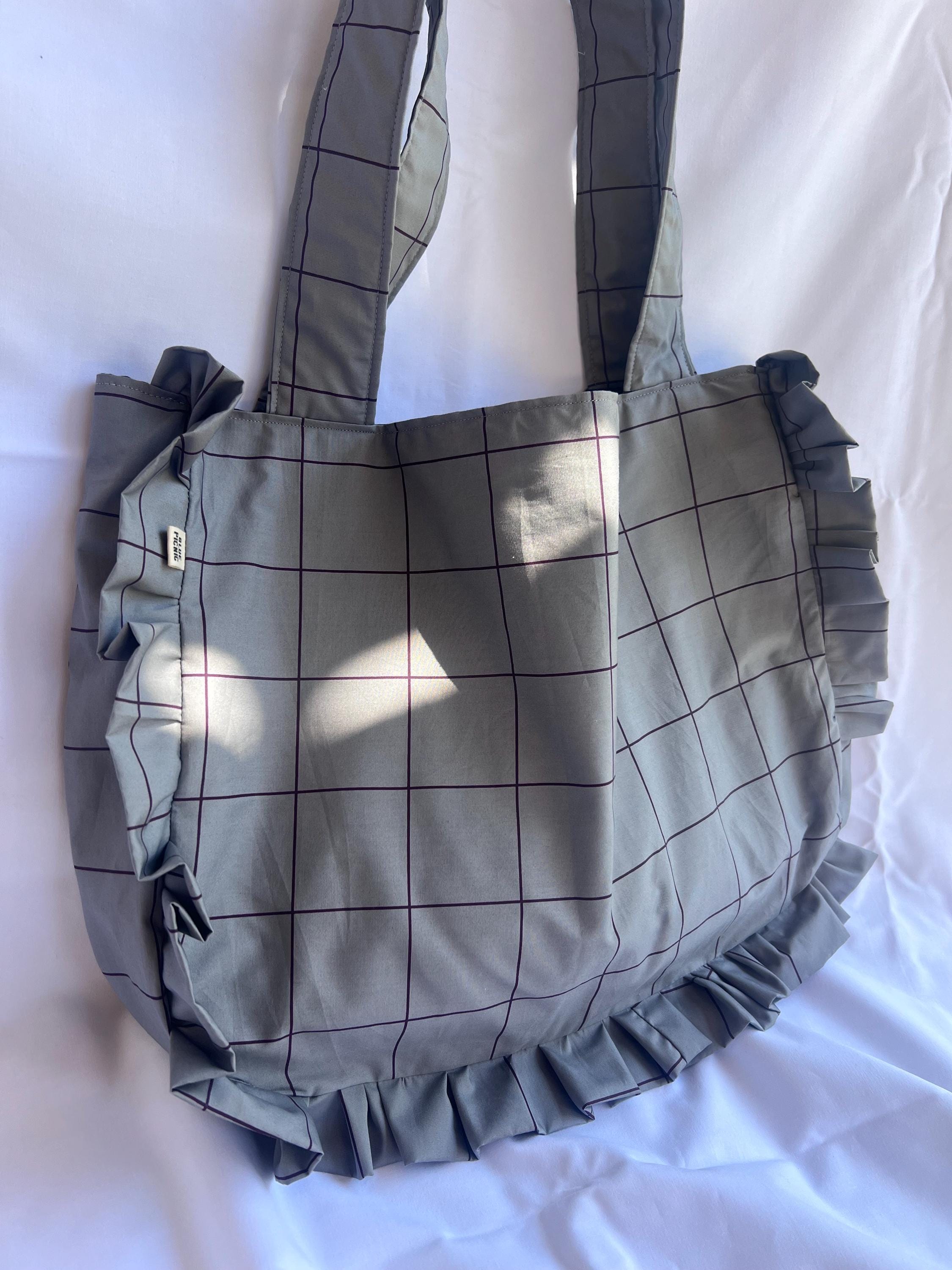 Ruffled handle bag
