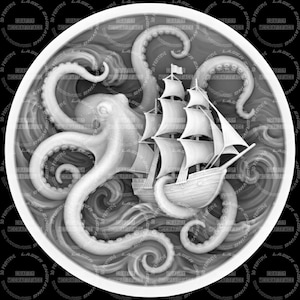Könnte beinhalten: Eine kreisförmige Reliefschnitzerei in Graustufen, die ein Schiff zeigt, das von einem riesigen Oktopus angegriffen wird. Das Schiff hat mehrere Segel und eine kleine Flagge. Die Tentakel des Oktopus umschlingen das Schiff und die Wellen. Das Design wird von einem weißen Rand umrahmt.