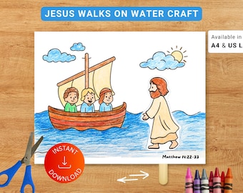 Può includere: Illustrazione colorata di Gesù che cammina sull'acqua verso una barca con tre persone. L'immagine include il testo "JESUS WALKS ON WATER CRAFT" e "Matthew 14:22-33". Disponibile nei formati A4 e US LETTER.