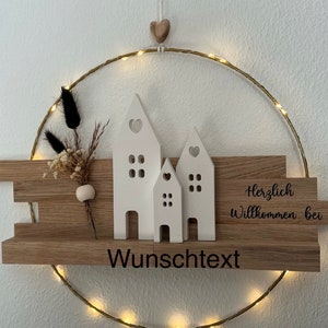 Türkranz Kranz Raysin Häuser Hochzeit personalisiert Geschenk Willkommen Schild Name Licht Türschild Umzug Einweihung Geburtstag Muttertag Bild 1