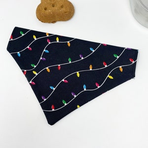 Bandana de Noël pour chien, bandana personnalisé pour chien, bandana guirlande lumineuse sur le collier, écharpe pour chien, cadeaux de Noël pour amoureux des chiens