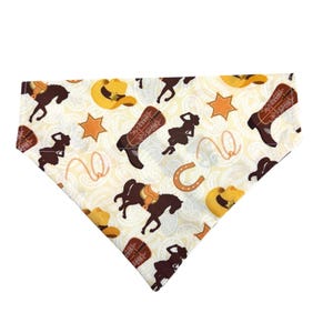 Cowboyhondbandana – Howdy Over the Collar bandana, cowgirl hondensjaal, western hondenbandana, gepersonaliseerd hondenaccessoire