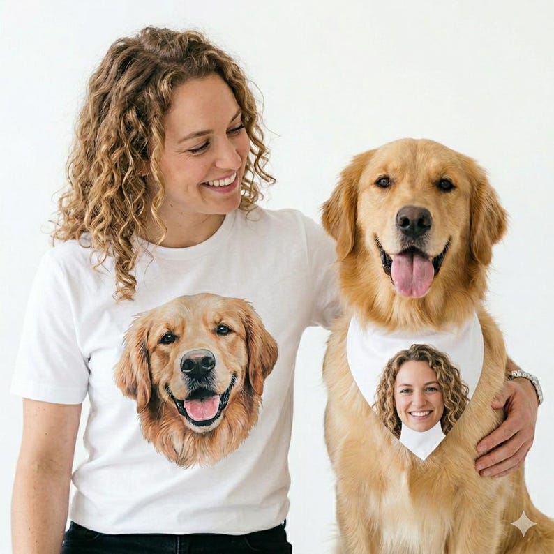 Op de afbeelding: Een vrouw draagt een wit t-shirt met een groot, lachend gezicht van een golden retriever. Een golden retriever draagt een witte bandana met het gezicht van de vrouw erop. De hond en de vrouw lachen.